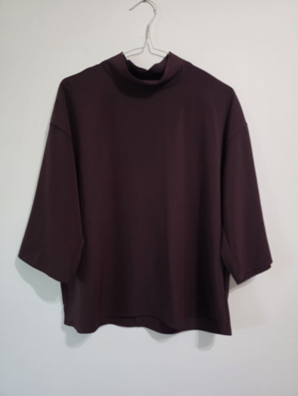 44. Uniqlo Deep Burbundy Mock Neck Top Sz M
